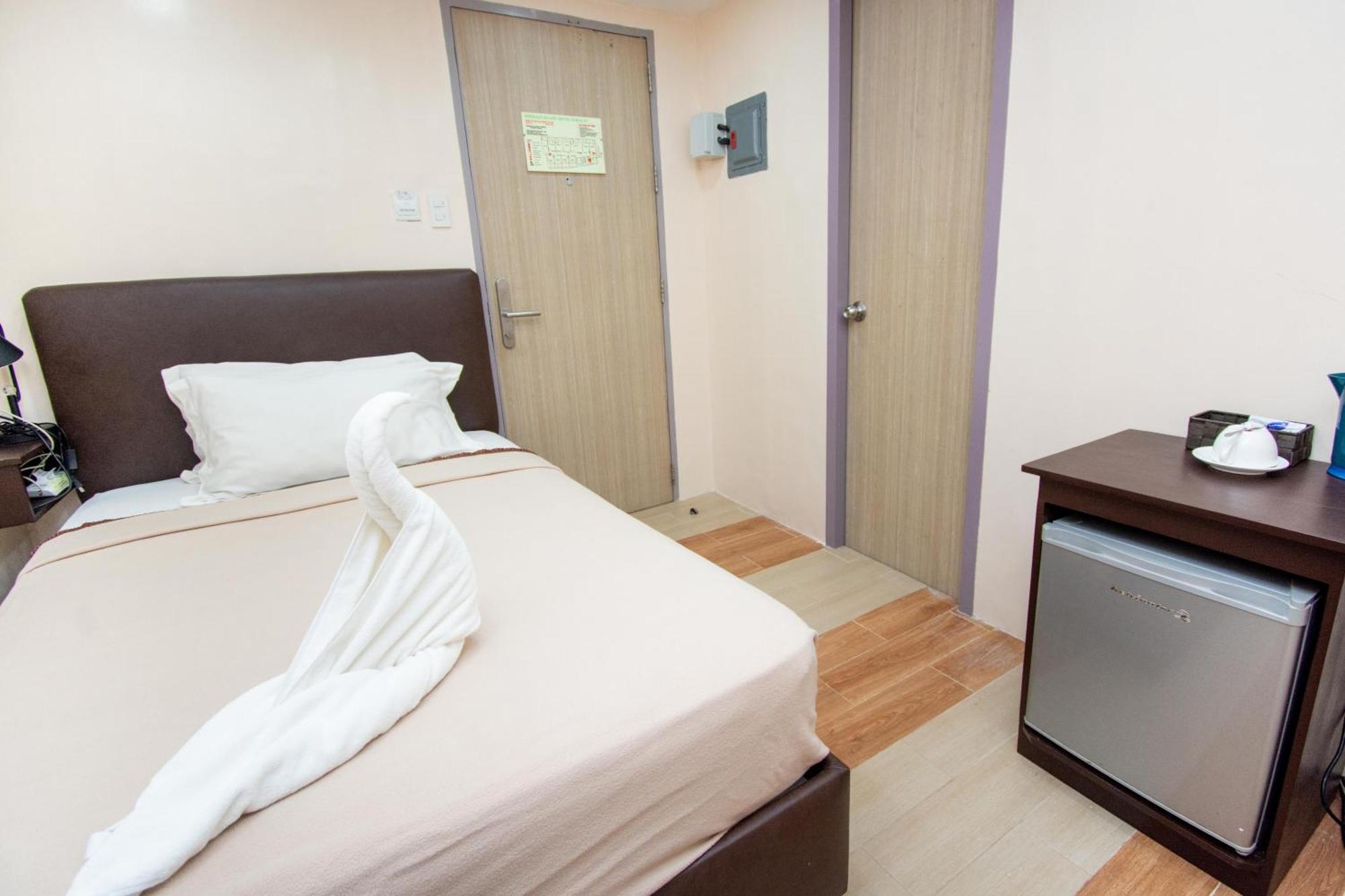 Emerald Island Hotel Balabag  ภายนอก รูปภาพ