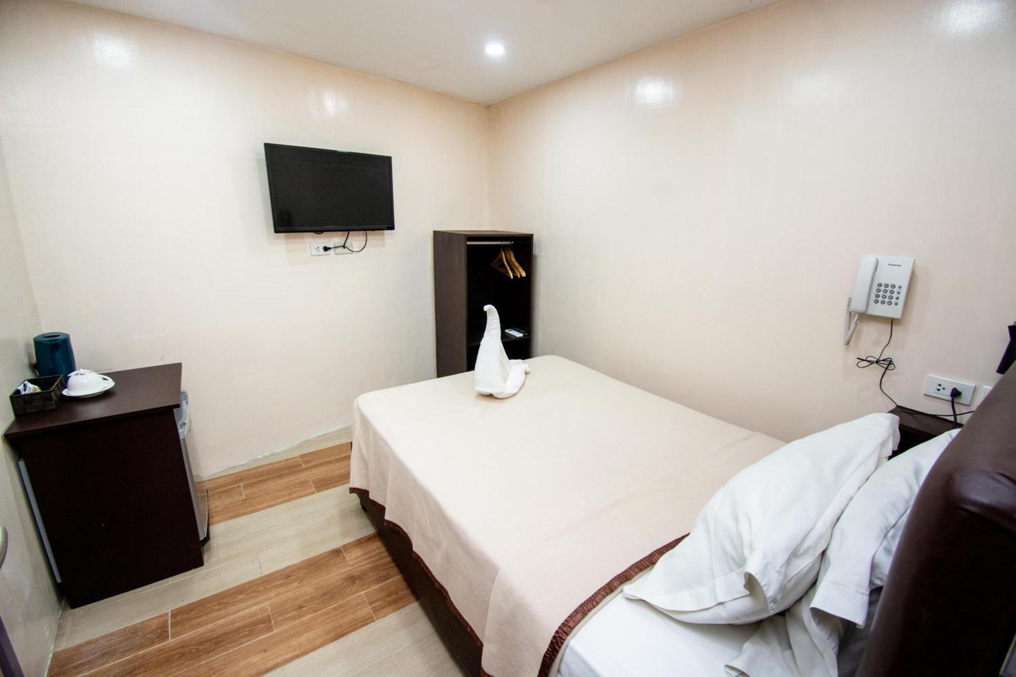 Emerald Island Hotel Balabag  ภายนอก รูปภาพ