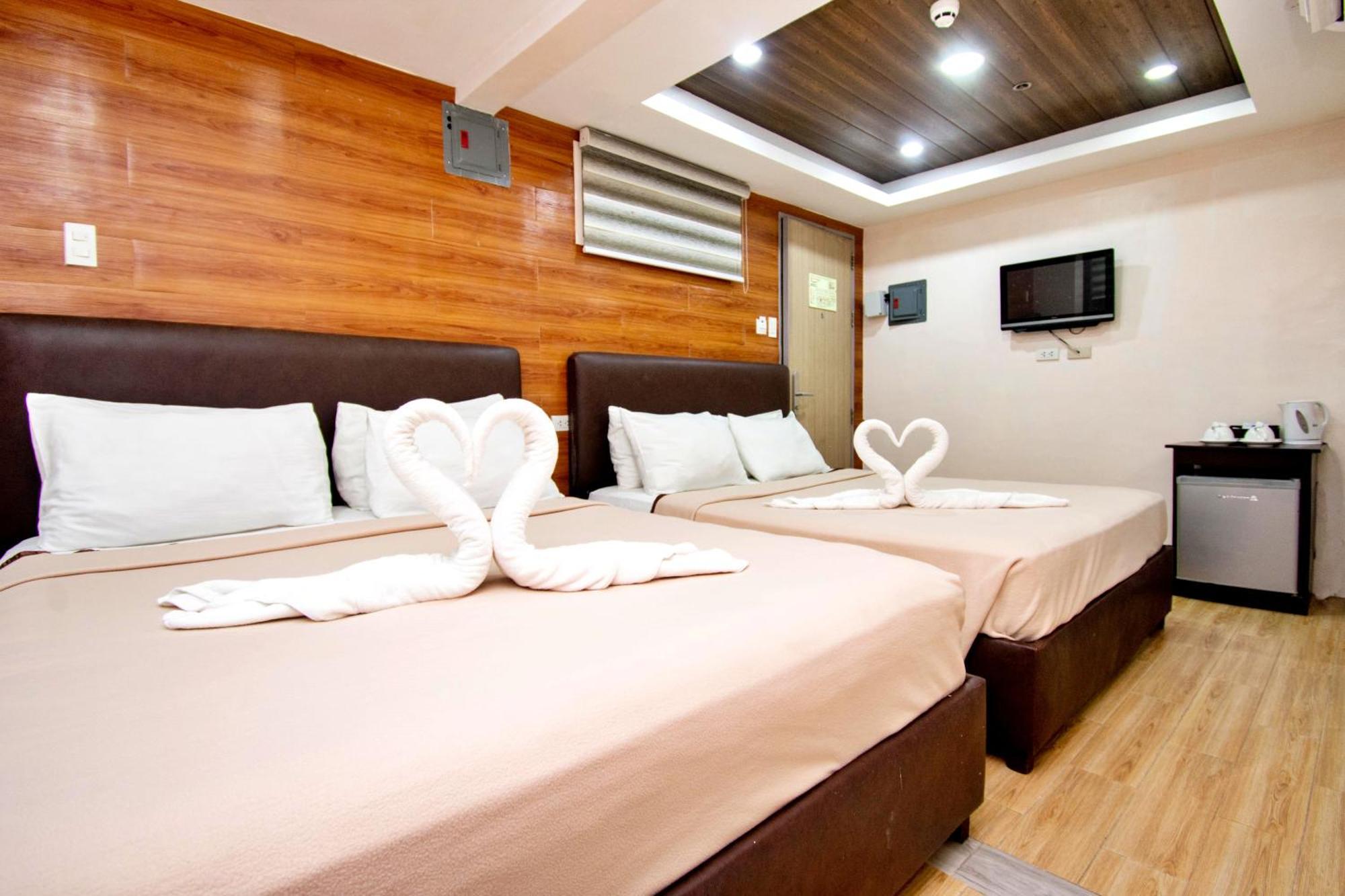 Emerald Island Hotel Balabag  ภายนอก รูปภาพ