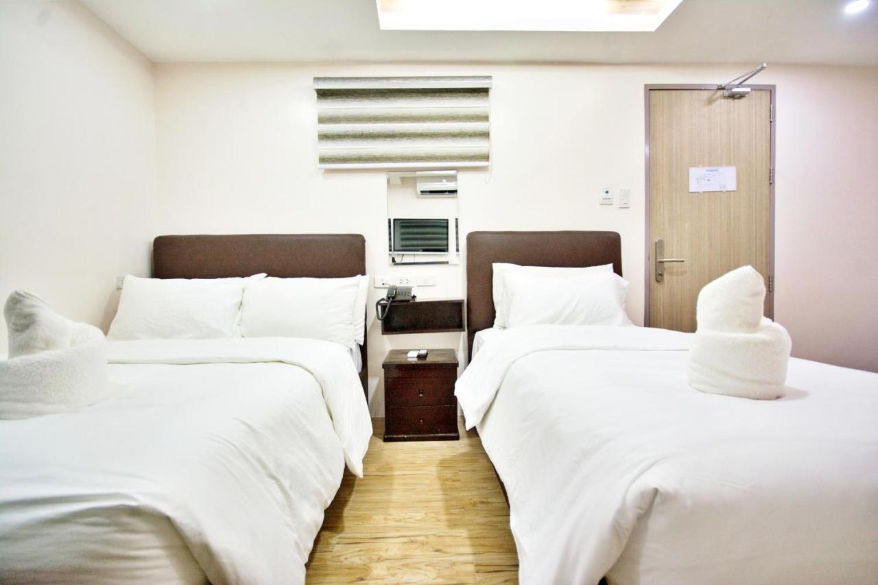 Emerald Island Hotel Balabag  ภายนอก รูปภาพ